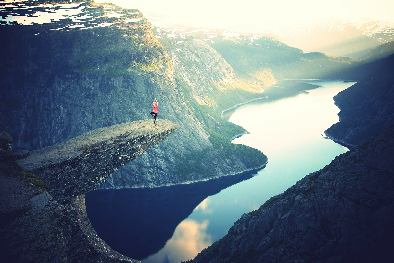 <span style="font-weight: bold;">MOUNTAIN HIKING</span><br>